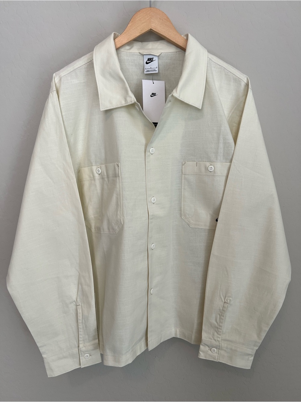 Nike Men's Ivory Button-Front Lightweight Overshirt - Picture 4 of 12